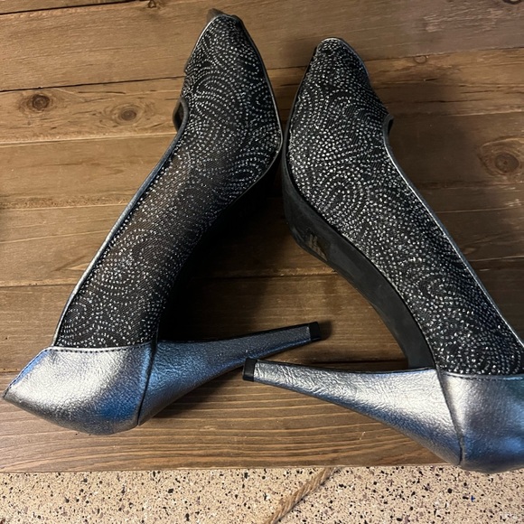Style & Co Open toes 3inch heal black and gray mess & silver. 8.5 - Picture 4 of 7